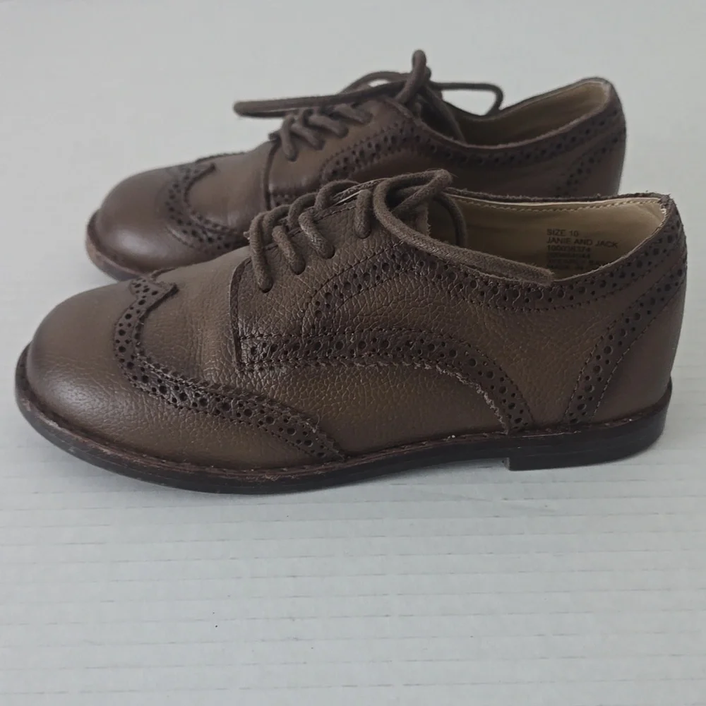 Janie and Jack Leather Wing Tip Shoe Boys sz. 10